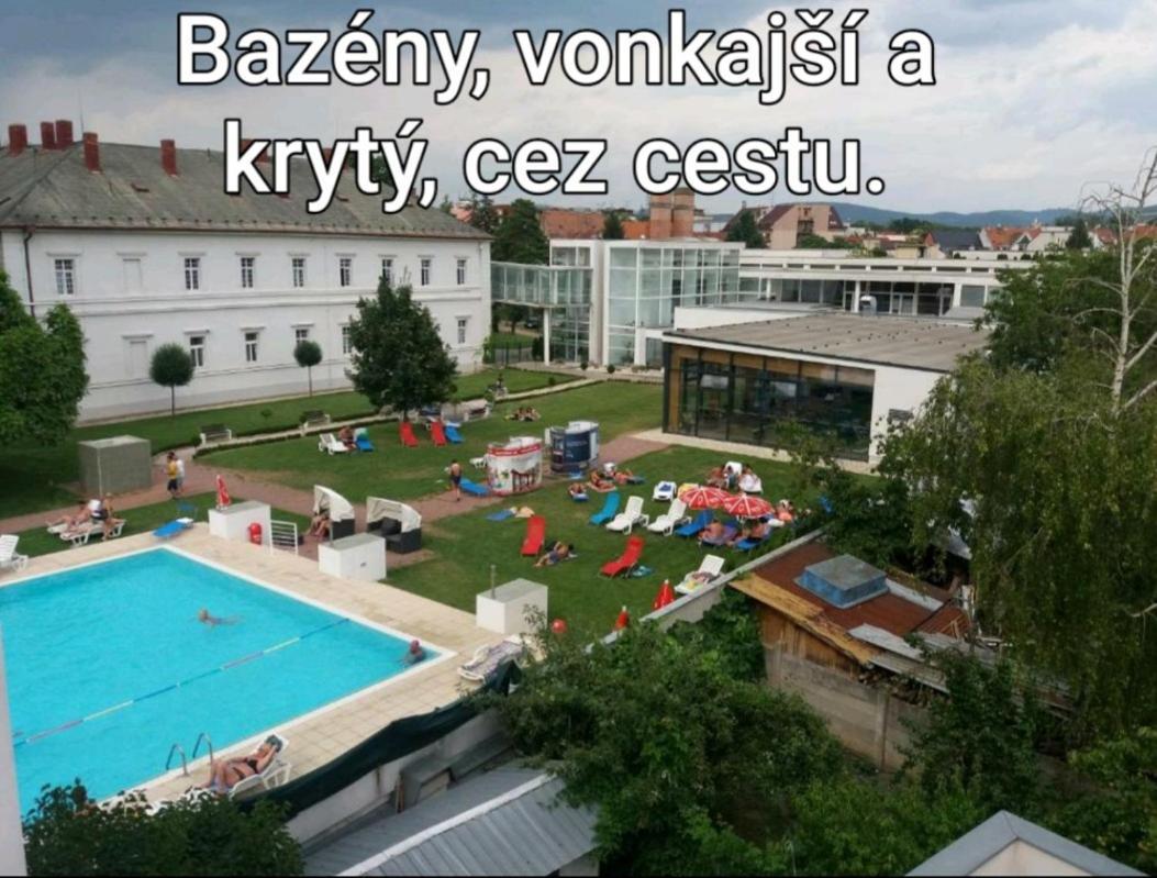 Apartmany Centro & Jacuzzi 皮耶什佳尼 外观 照片