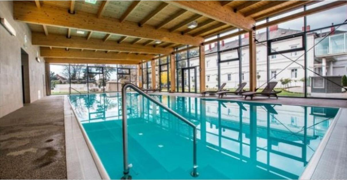 Apartmany Centro & Jacuzzi 皮耶什佳尼 外观 照片