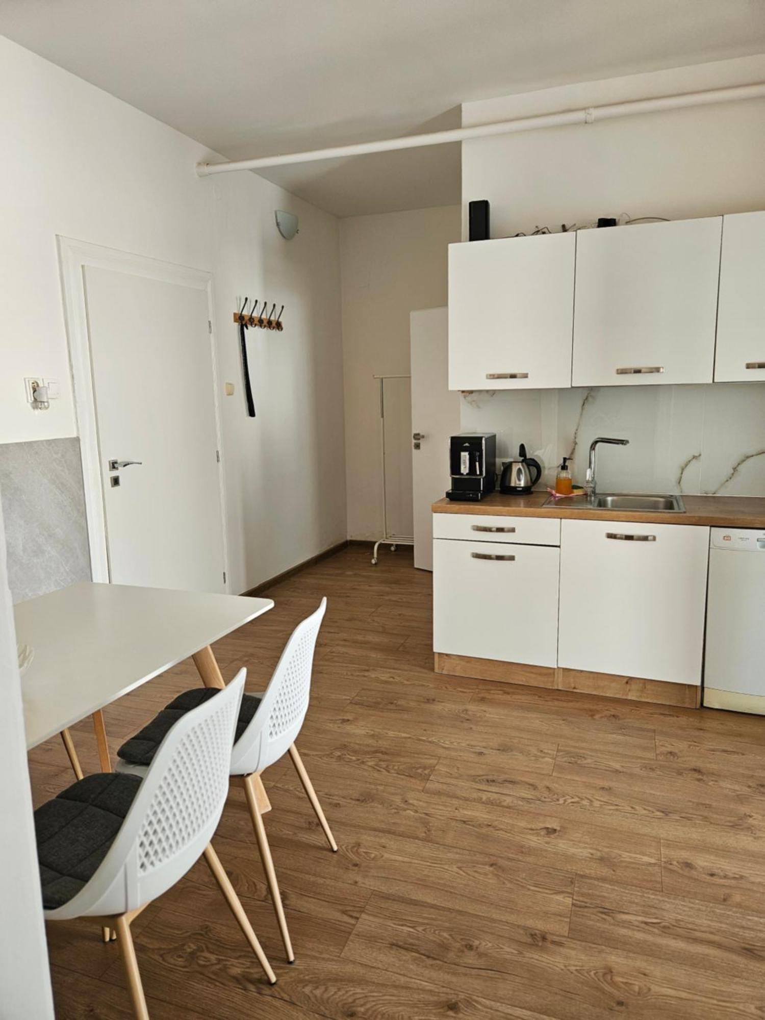 Apartmany Centro & Jacuzzi 皮耶什佳尼 外观 照片