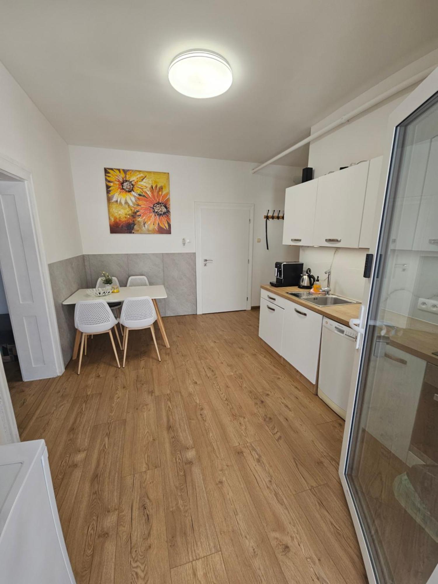Apartmany Centro & Jacuzzi 皮耶什佳尼 外观 照片