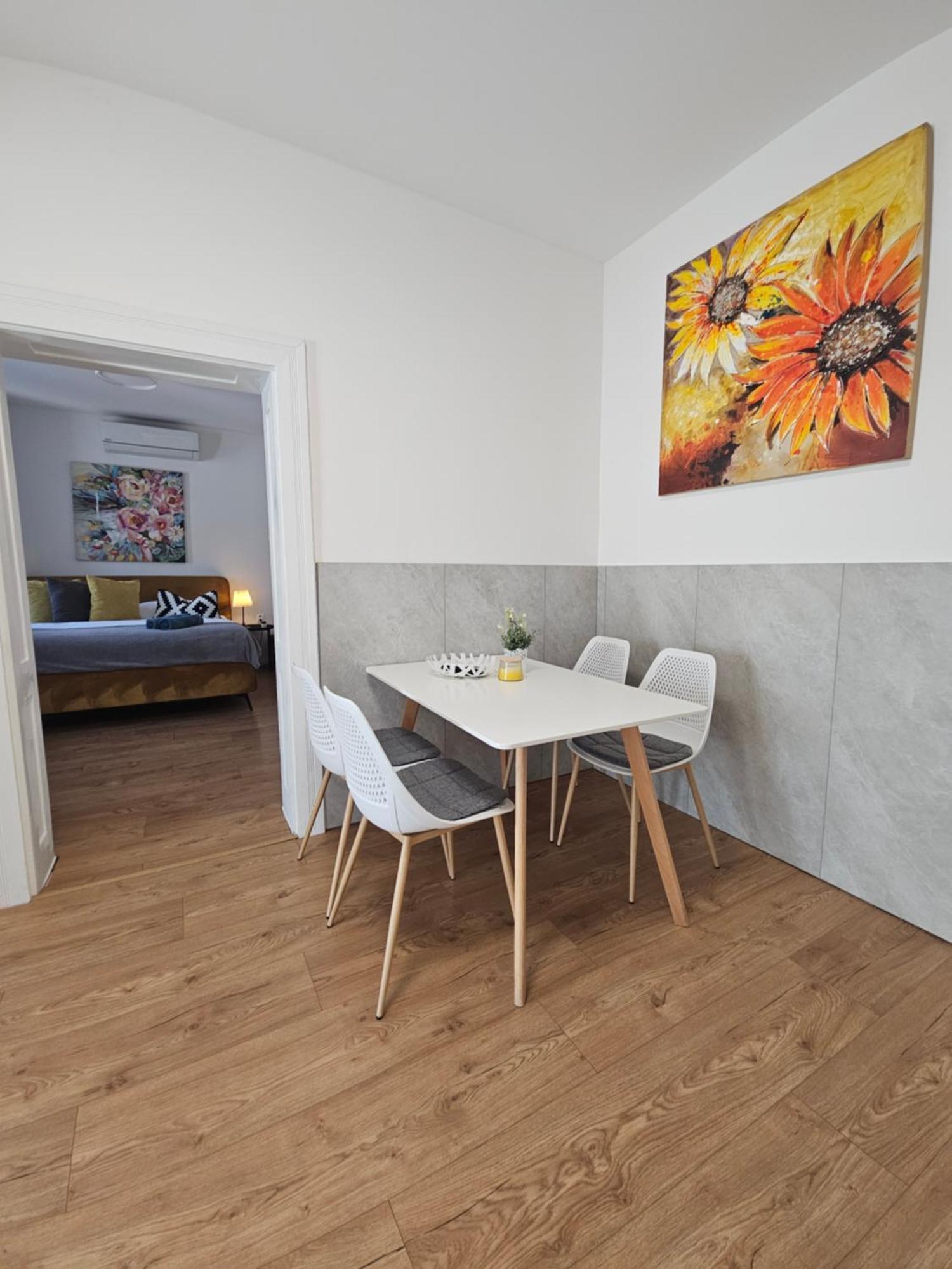 Apartmany Centro & Jacuzzi 皮耶什佳尼 外观 照片