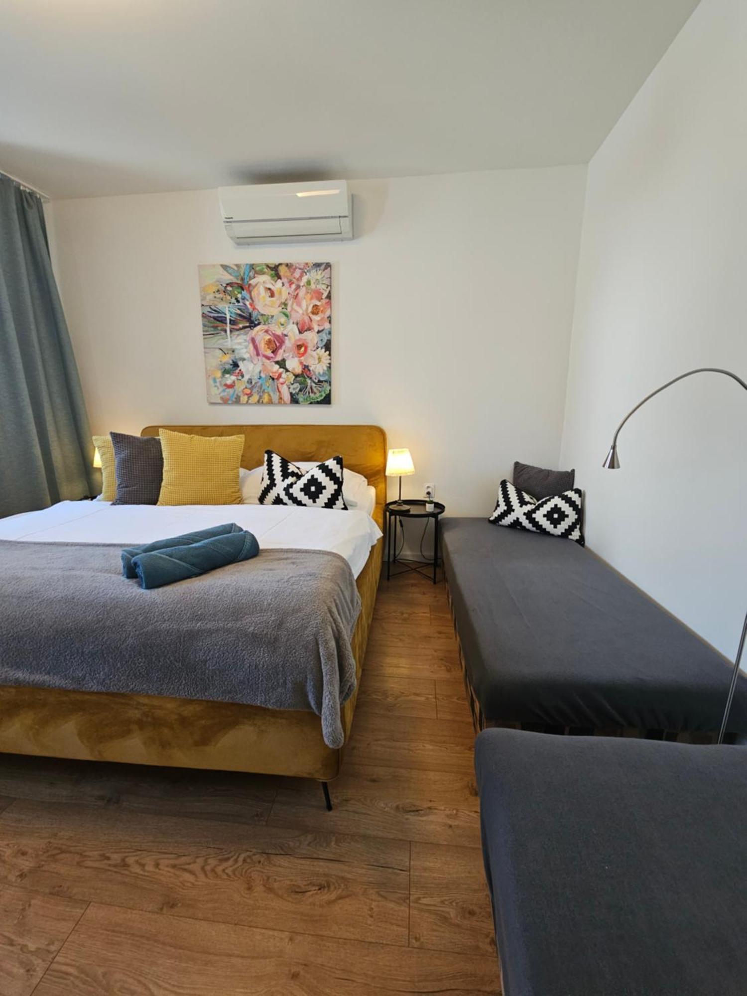 Apartmany Centro & Jacuzzi 皮耶什佳尼 外观 照片