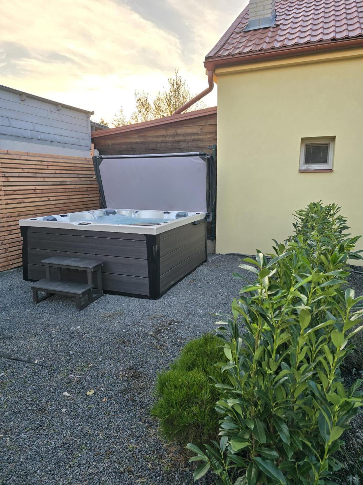 Apartmany Centro & Jacuzzi 皮耶什佳尼 外观 照片